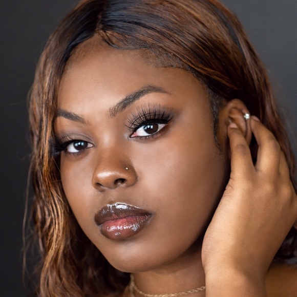 Meet your Posher, Britney - Picture 1 of 1